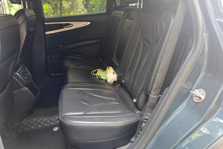 Used Lincoln MKX 2015 2.0T Two-Wheel Drive Deluxe Edition Left Rear Seat