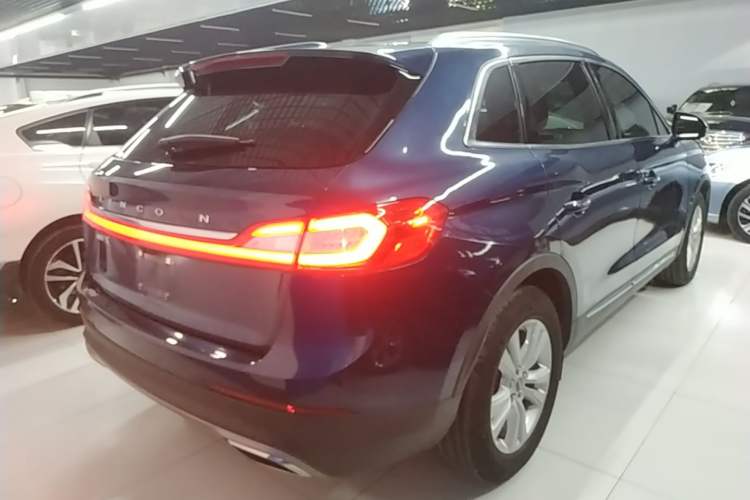 Used Lincoln MKX 2015 2.0T Two-Wheel Drive Deluxe Edition Rear Right 45 Deg