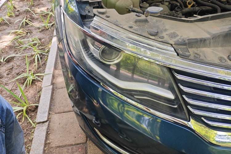 Used Lincoln MKX 2015 2.0T Two-Wheel Drive Deluxe Edition Right Front Headlight