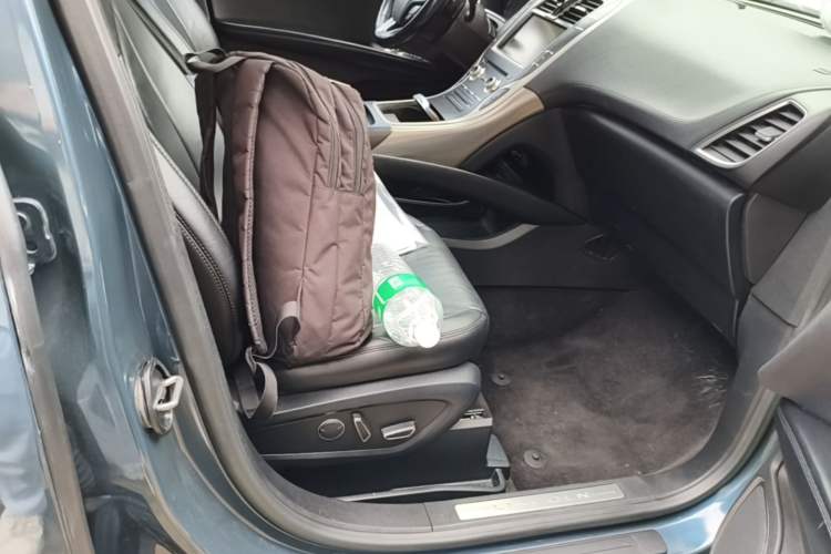 Used Lincoln MKX 2015 2.0T Two-Wheel Drive Deluxe Edition Right Front Seat