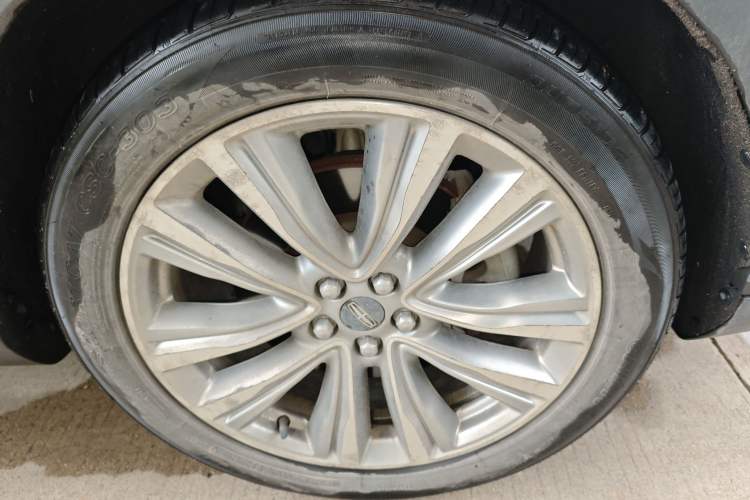 Used Lincoln MKX 2015 2.7T Four-Wheel Drive Prestige Edition Right Front Wheel Hub