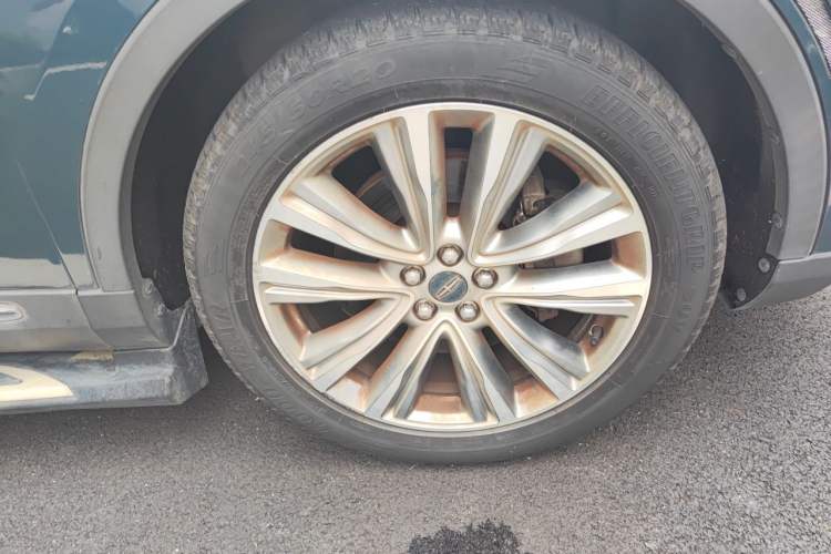 Used Lincoln MKX 2015 2.7T Four-Wheel Drive Prestige Edition Right Front Wheel Hub