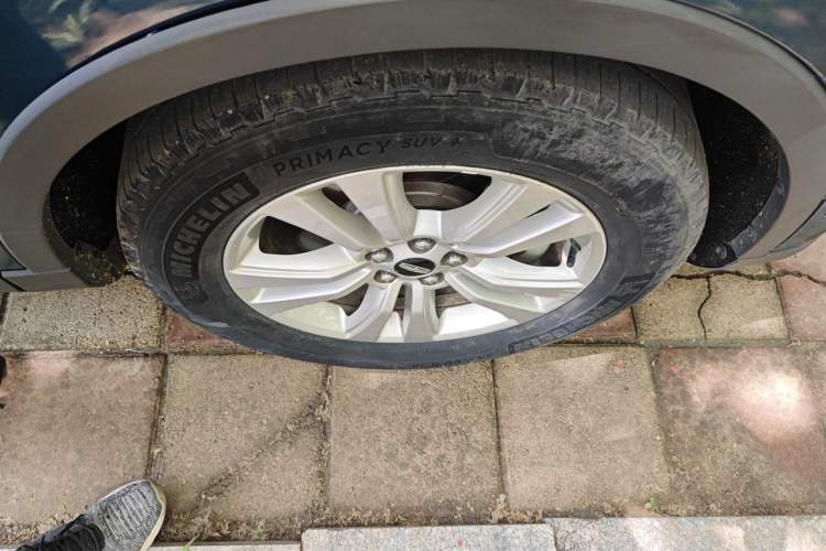 Used Lincoln MKX 2015 2.0T Two-Wheel Drive Deluxe Edition Right Front Wheel Hub