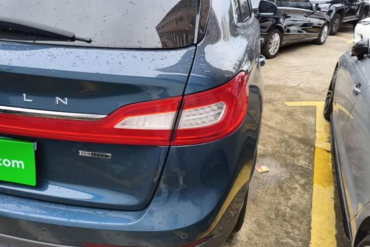 Used Lincoln MKX 2015 2.0T Two-Wheel Drive Deluxe Edition Right Rear Taillight