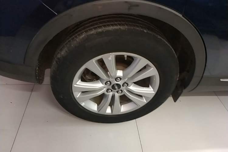 Used Lincoln MKX 2015 2.0T Two-Wheel Drive Deluxe Edition Right Rear Wheel Hub