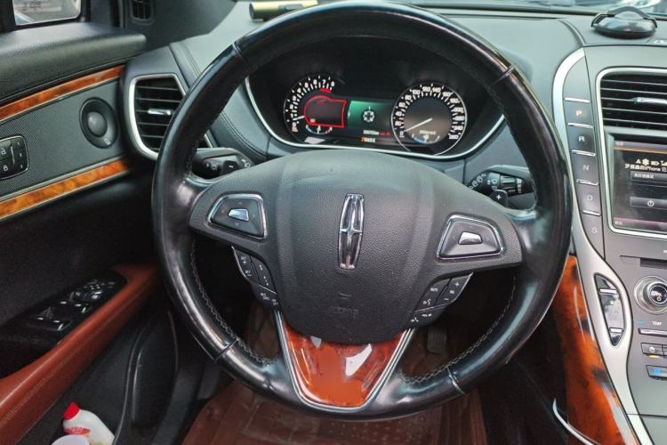 Used Lincoln MKX 2015 2.7T Four-Wheel-Drive Presidential Series Steering Wheel