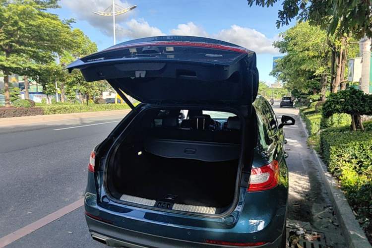Used Lincoln MKX 2015 2.0T Two-Wheel Drive Deluxe Edition Trunk