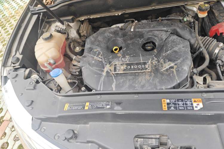 Used Lincoln MKX 2015 2.0T Two-Wheel Drive Deluxe Edition Engine Bay Right