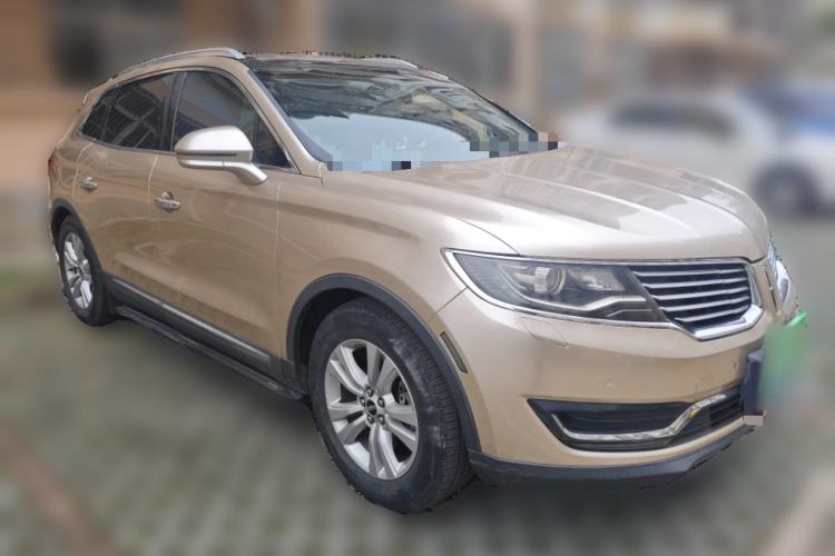 Used Lincoln MKX 2015 2.0T Two-Wheel Drive Deluxe Edition Front Right 45 Deg
