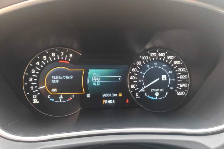 Used Lincoln MKX 2015 2.0T Two-Wheel Drive Deluxe Edition Odometer Close Up