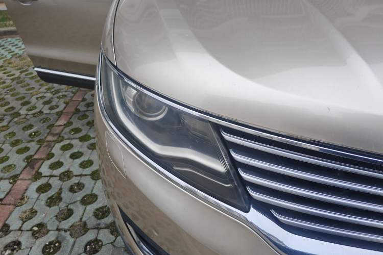 Used Lincoln MKX 2015 2.0T Two-Wheel Drive Deluxe Edition Right Front Headlight