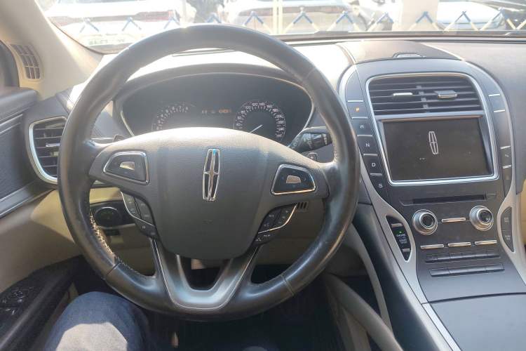 Used Lincoln MKX 2015 2.0T Two-Wheel Drive Deluxe Edition Exterior 9
