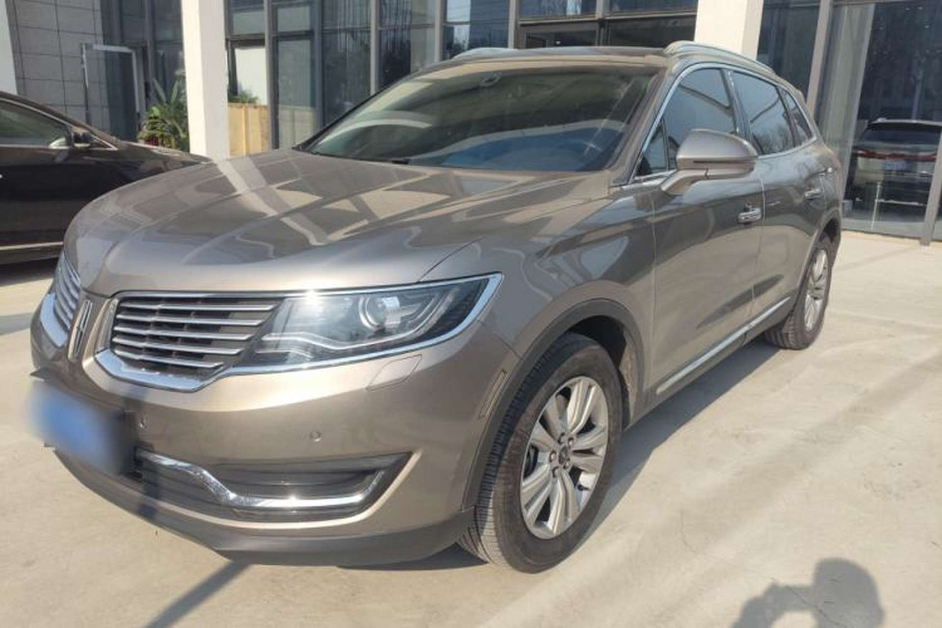 Used Lincoln MKX 2015 2.0T Two-Wheel Drive Deluxe Edition Front Left 45 Deg