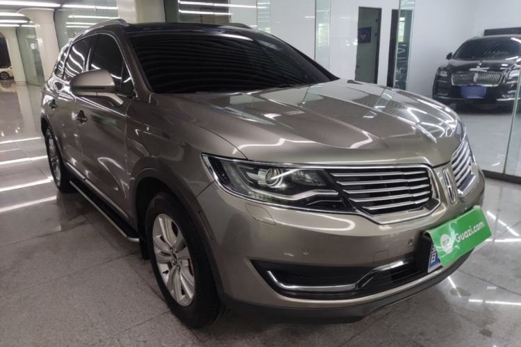 Used Lincoln MKX 2015 2.0T Two-Wheel Drive Deluxe Edition Front Right 45 Deg