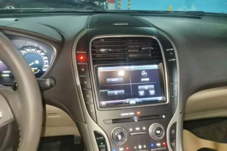 Used Lincoln MKX 2015 2.0T Two-Wheel Drive Deluxe Edition Gear Lever