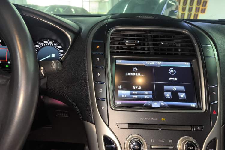 Used Lincoln MKX 2015 2.0T Two-Wheel Drive Deluxe Edition Gear Lever