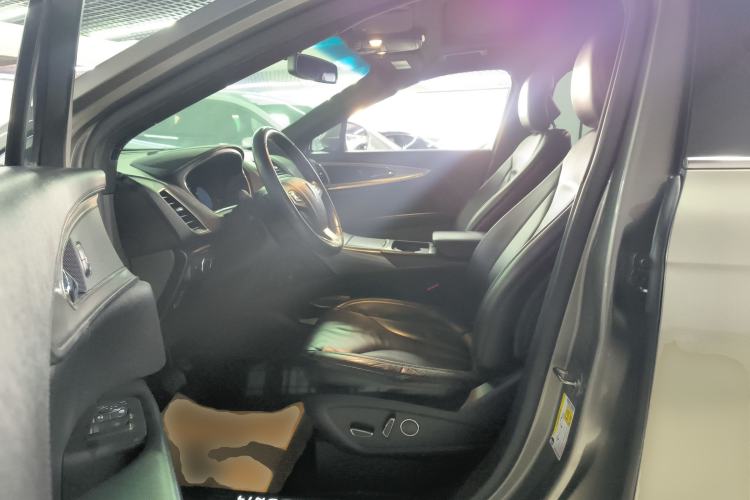 Used Lincoln MKX 2015 2.0T Two-Wheel Drive Deluxe Edition Interior 3