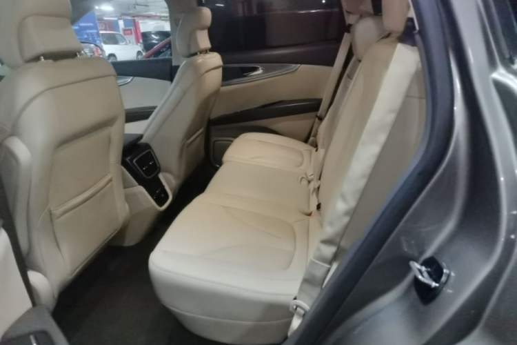 Used Lincoln MKX 2015 2.0T Two-Wheel Drive Deluxe Edition Left Rear Seat