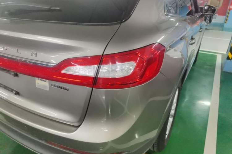 Used Lincoln MKX 2015 2.0T Two-Wheel Drive Deluxe Edition Right Rear Taillight