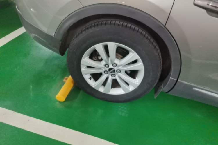 Used Lincoln MKX 2015 2.0T Two-Wheel Drive Deluxe Edition Right Rear Wheel Hub
