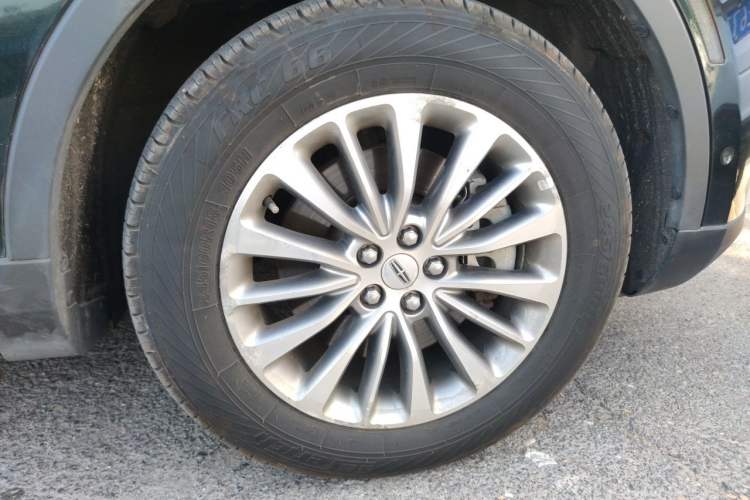 Used Lincoln MKX 2015 2.0T Four-Wheel Drive Luxury Edition Right Front Wheel Hub