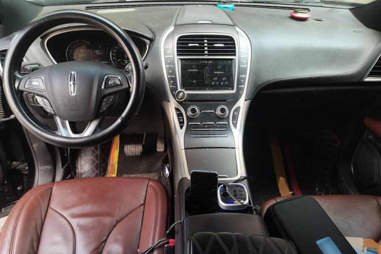 Used Lincoln MKX 2015 2.0T Two-Wheel Drive Deluxe Edition Center Console