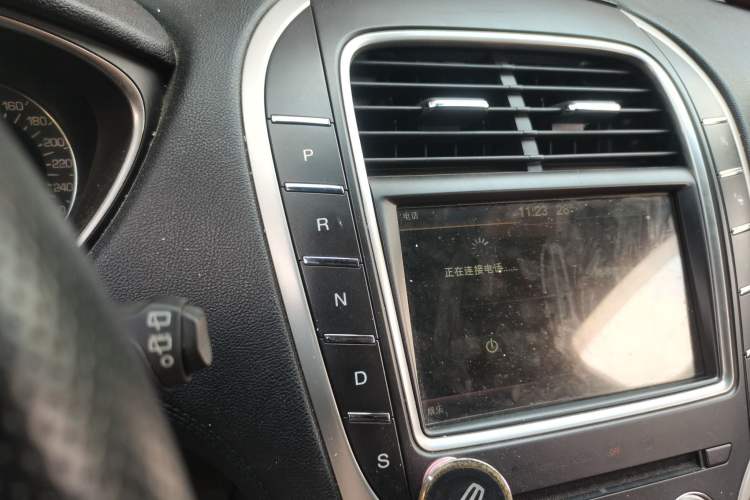 Used Lincoln MKX 2015 2.0T Two-Wheel Drive Deluxe Edition Gear Lever