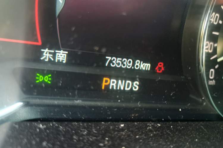 Used Lincoln MKX 2015 2.0T Two-Wheel Drive Deluxe Edition Odometer Close Up