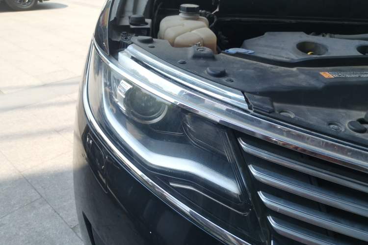 Used Lincoln MKX 2015 2.0T Two-Wheel Drive Deluxe Edition Right Front Headlight