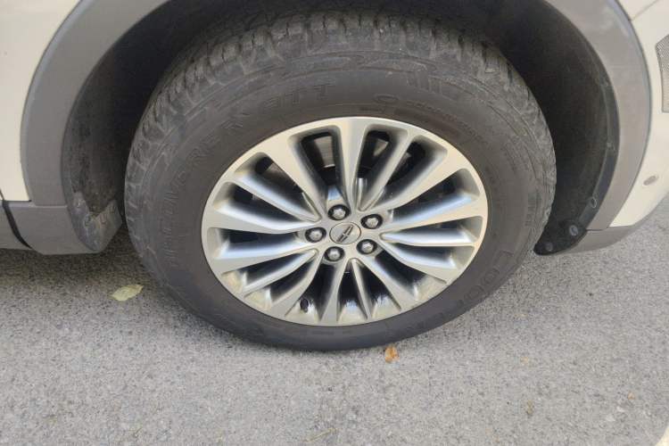 Used Lincoln MKX 2015 2.0T Four-Wheel Drive Luxury Edition Right Front Wheel Hub