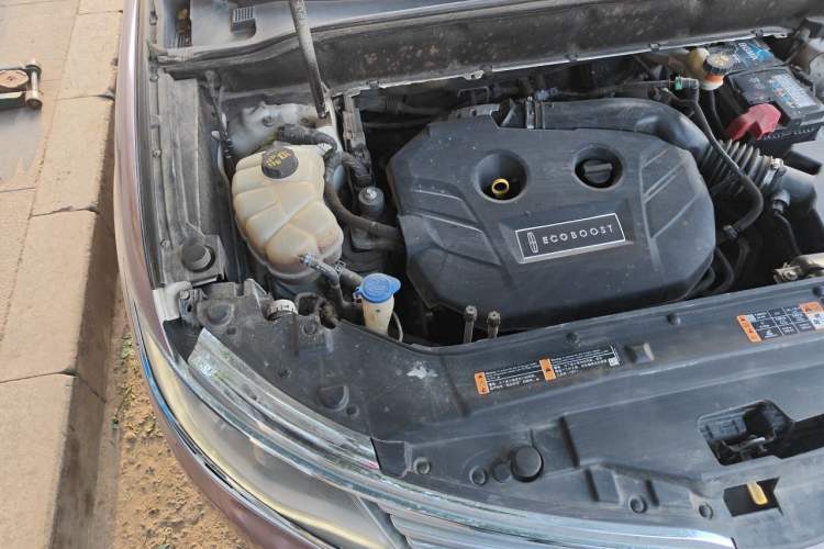 Used Lincoln MKX 2015 2.0T Two-Wheel Drive Deluxe Edition Engine Bay Right
