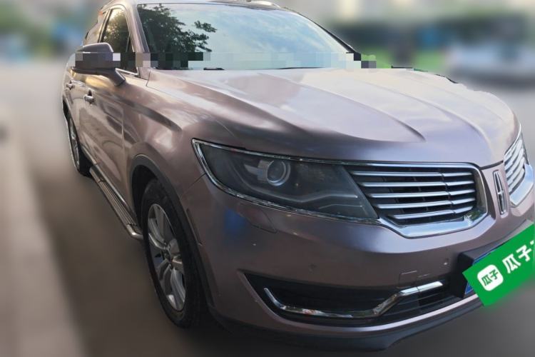 Used Lincoln MKX 2015 2.0T Two-Wheel Drive Deluxe Edition Front Right 45 Deg