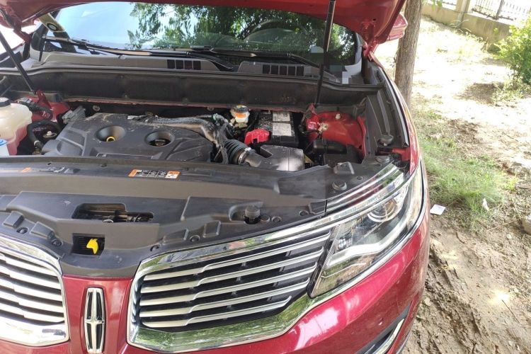 Used Lincoln MKX 2015 2.0T Two-Wheel Drive Deluxe Edition Engine Bay Left