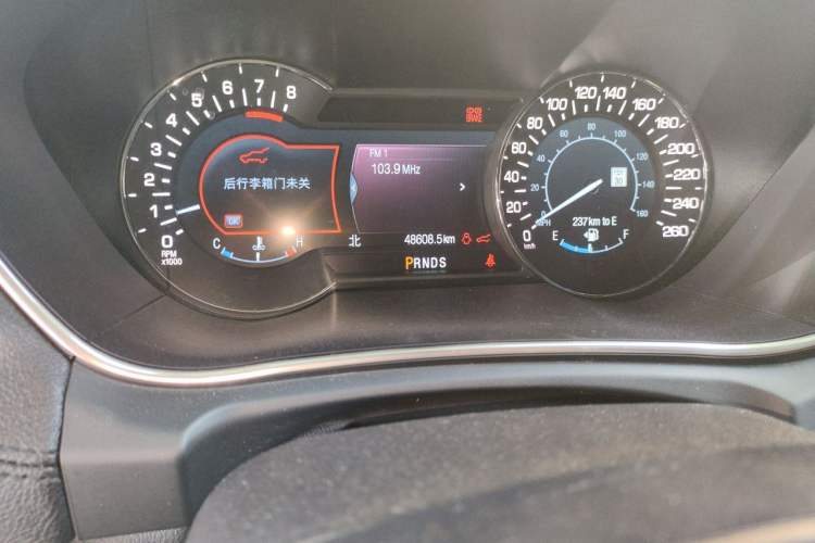 Used Lincoln MKX 2015 2.0T Two-Wheel Drive Deluxe Edition Odometer Close Up