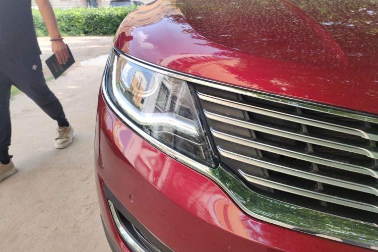 Used Lincoln MKX 2015 2.0T Two-Wheel Drive Deluxe Edition Right Front Headlight