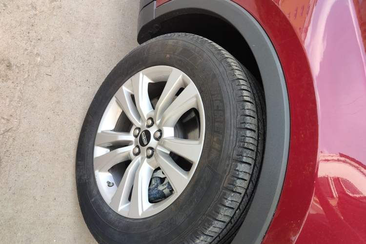 Used Lincoln MKX 2015 2.0T Two-Wheel Drive Deluxe Edition Right Front Wheel Hub