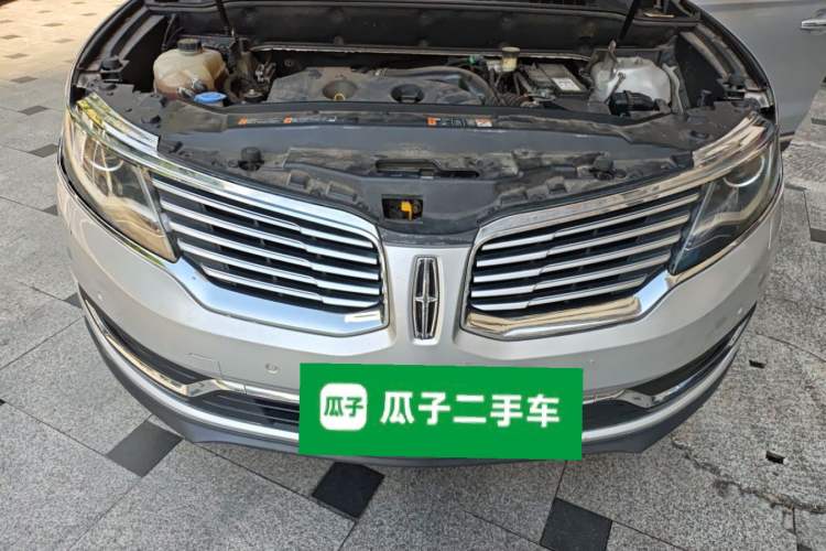 Used Lincoln MKX  Engine Bay