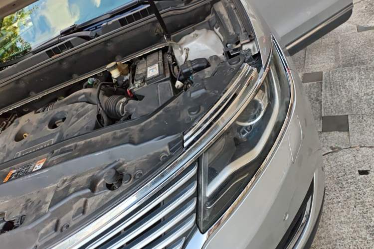 Used Lincoln MKX  Engine Bay Left