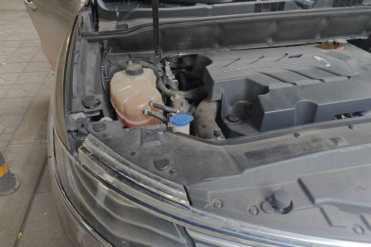 Used Lincoln MKX 2015 2.7T Four-Wheel Drive Prestige Edition Engine Bay Right