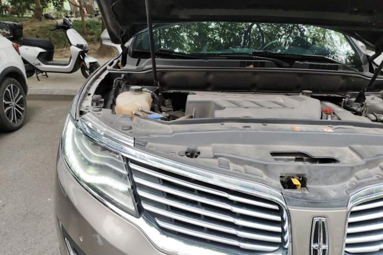 Used Lincoln MKX 2015 2.7T Four-Wheel Drive Prestige Edition Engine Bay Right