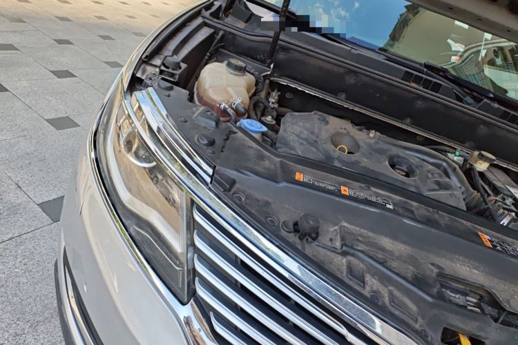 Used Lincoln MKX  Engine Bay Right