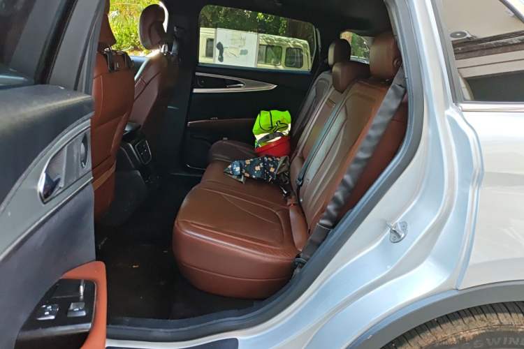 Used Lincoln MKX  Left Rear Seat
