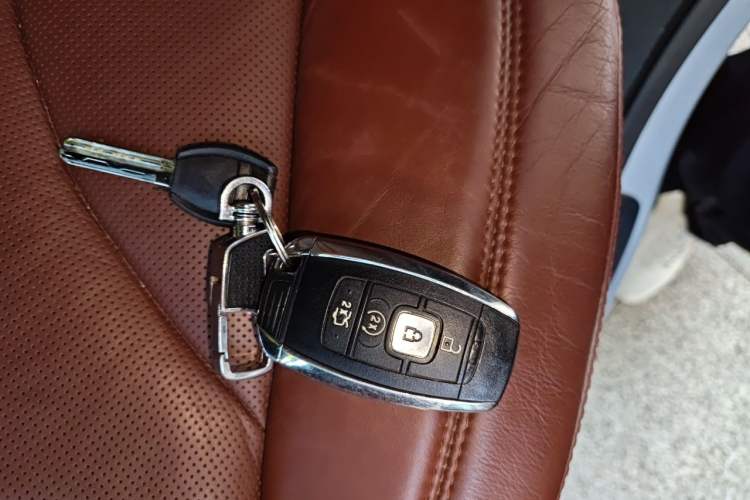 Used Lincoln MKX  Vehicle Key