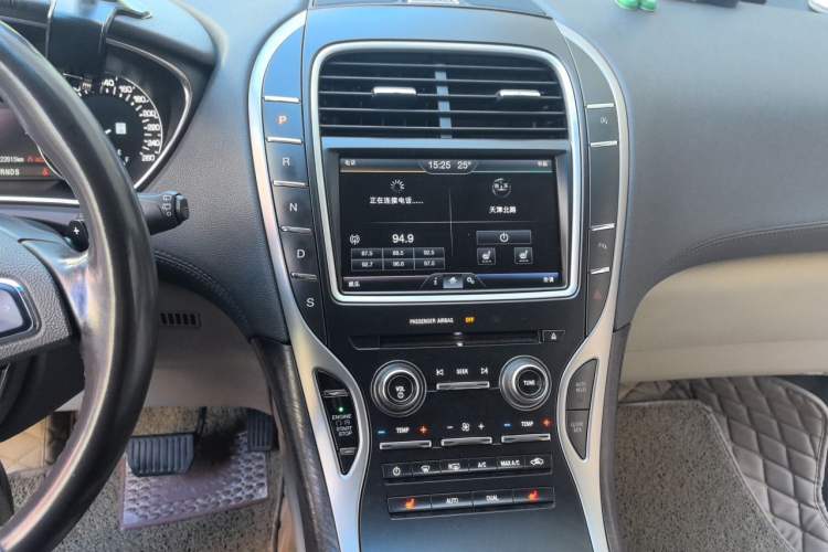 Used Lincoln MKX 2015 2.0T Two-Wheel Drive Deluxe Edition Audio And AC Panel