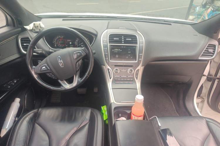 Used Lincoln MKX 2015 2.0T Two-Wheel Drive Deluxe Edition Center Console
