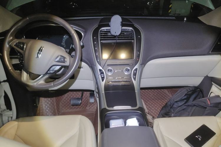 Used Lincoln MKX 2015 2.0T Two-Wheel Drive Deluxe Edition Center Console
