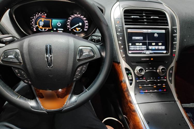 Used Lincoln MKX 2015 2.7T Four-Wheel Drive Prestige Edition Center Console