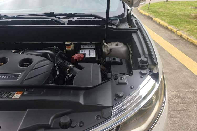 Used Lincoln MKX 2015 2.0T Four-Wheel Drive Luxury Edition Engine Bay Left