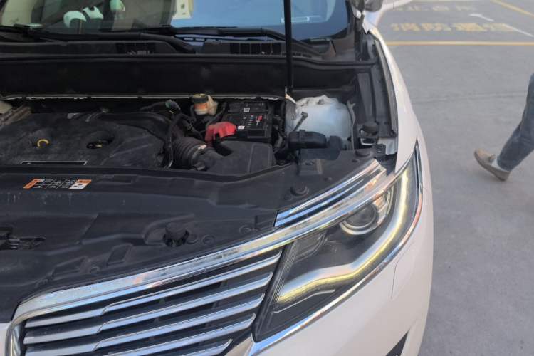 Used Lincoln MKX 2015 2.0T Two-Wheel Drive Deluxe Edition Engine Bay Left
