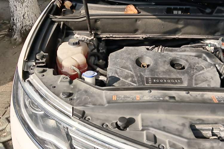 Used Lincoln MKX 2015 2.0T Four-Wheel Drive Luxury Edition Engine Bay Right